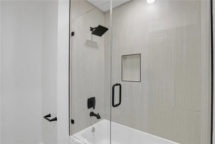 17150 Burbank, Encino, California 91316
