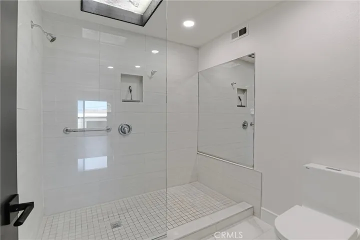 17150 Burbank, Encino, California 91316