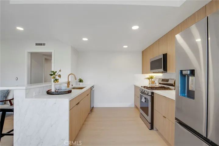 17150 Burbank, Encino, California 91316