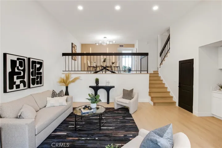 17150 Burbank, Encino, California 91316