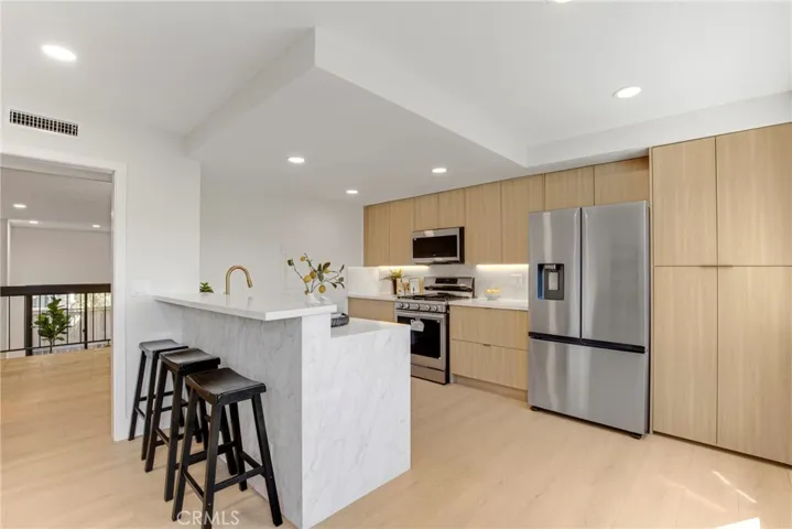 17150 Burbank, Encino, California 91316