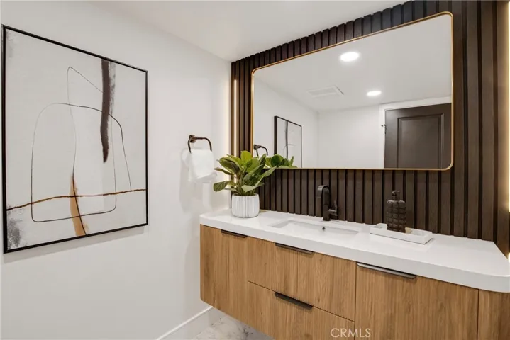17150 Burbank, Encino, California 91316
