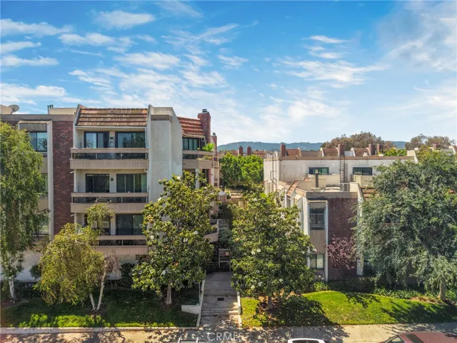 17150 Burbank, Encino, California 91316
