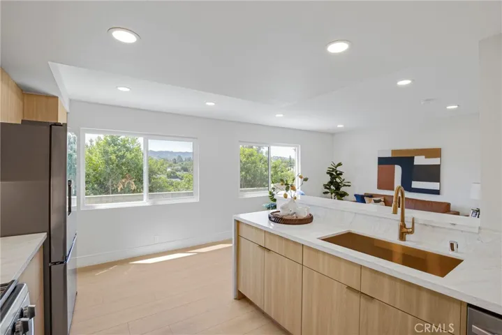 17150 Burbank, Encino, California 91316
