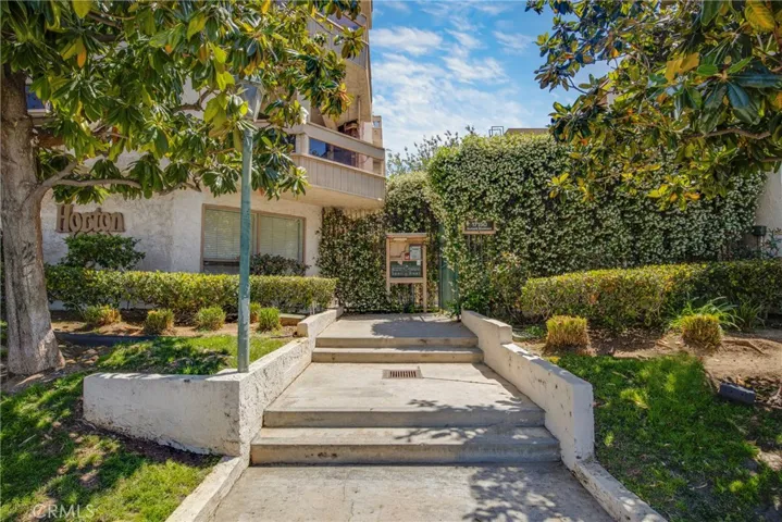 17150 Burbank, Encino, California 91316