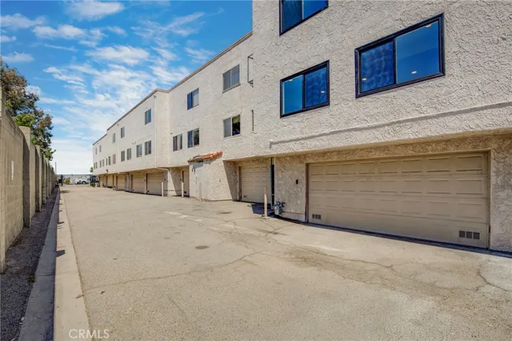 17150 Burbank, Encino, California 91316