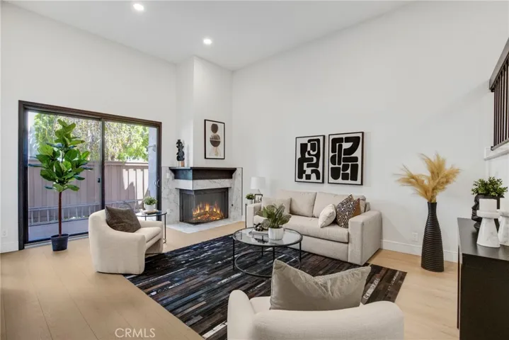 17150 Burbank, Encino, California 91316
