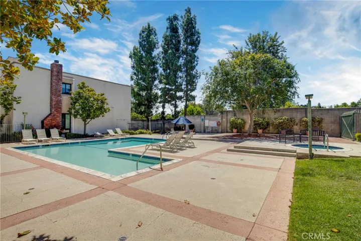 17150 Burbank, Encino, California 91316