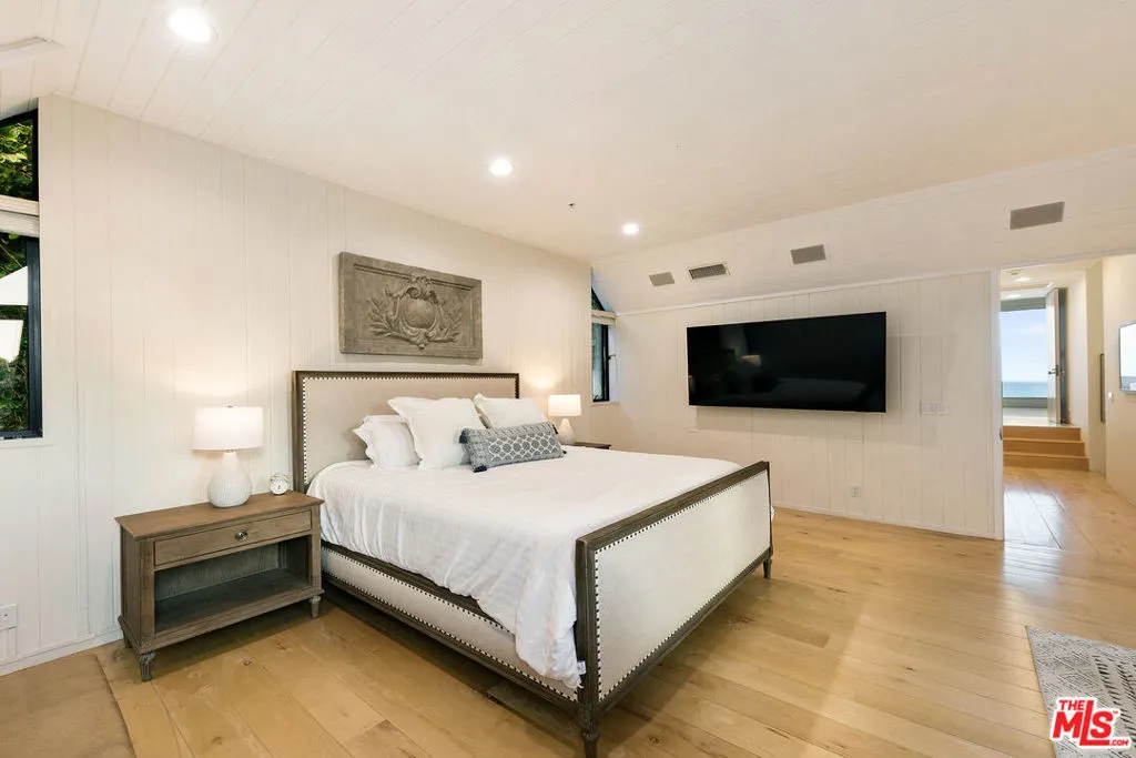 2nd bedroom upstairs