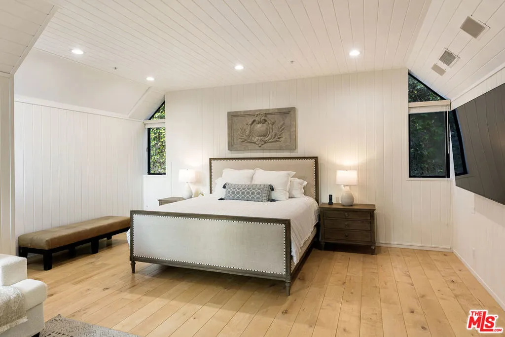 2nd bedroom upstairs
