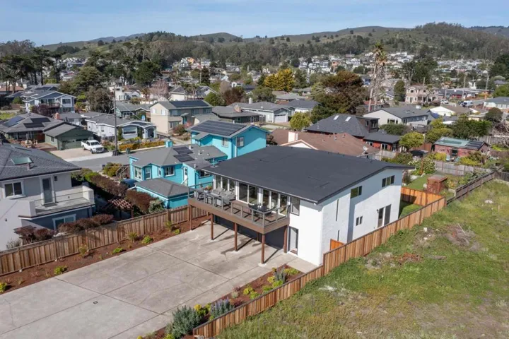 355 Avenue Alhambra, El Granada, California 94018