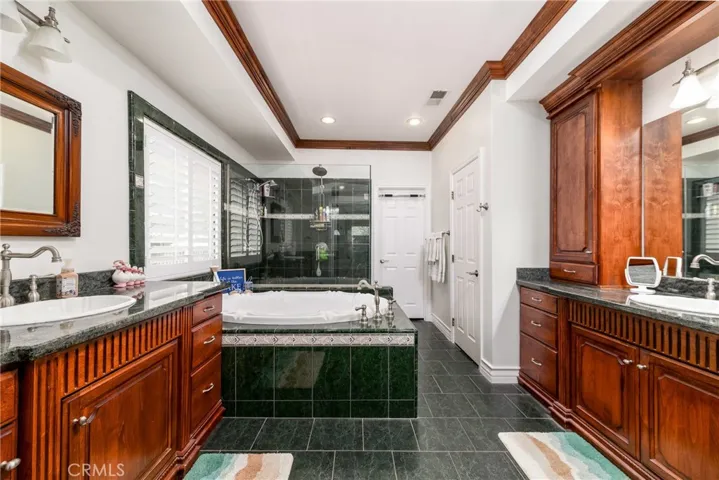 22376 W San Joaquin, Canyon Lake, California 92587
