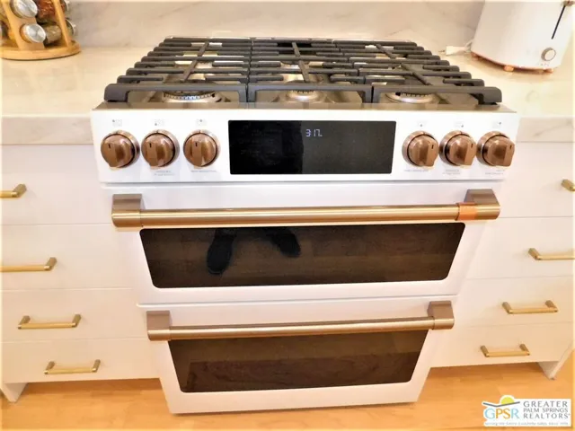 Caf'e Double Oven Range