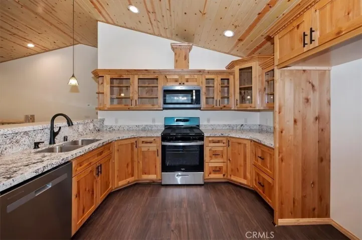 415 Vista, Sugarloaf, California 92386