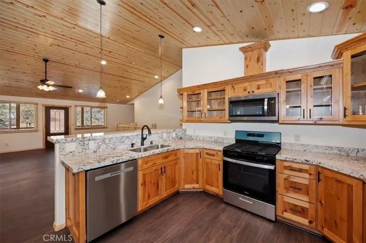 415 Vista, Sugarloaf, California 92386