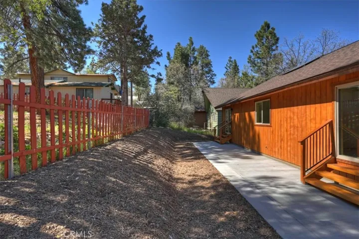 415 Vista, Sugarloaf, California 92386