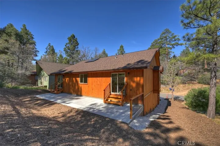 415 Vista, Sugarloaf, California 92386