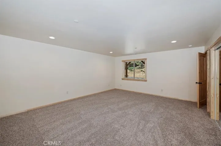 415 Vista, Sugarloaf, California 92386