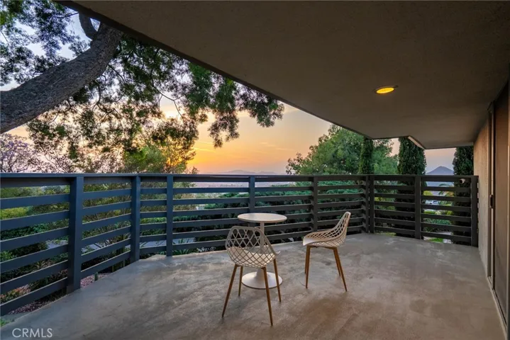THAT sunset on this balcony! What a dream!