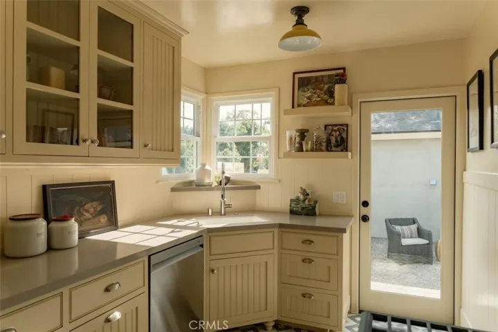 6525 Ruffner Avenue, Lake Balboa, California 91406
