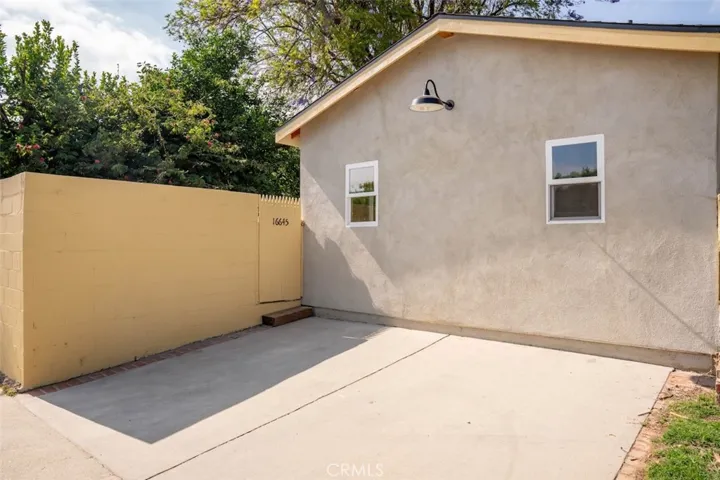 6525 Ruffner Avenue, Lake Balboa, California 91406