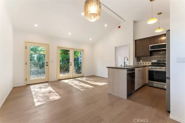 6525 Ruffner Avenue, Lake Balboa, California 91406