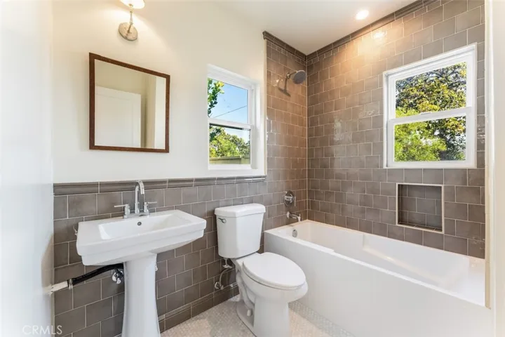 6525 Ruffner Avenue, Lake Balboa, California 91406