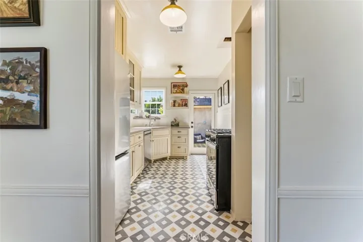 6525 Ruffner Avenue, Lake Balboa, California 91406
