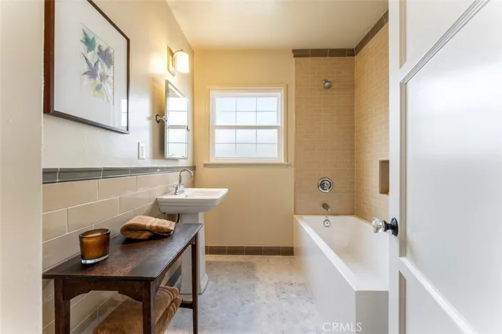 6525 Ruffner Avenue, Lake Balboa, California 91406