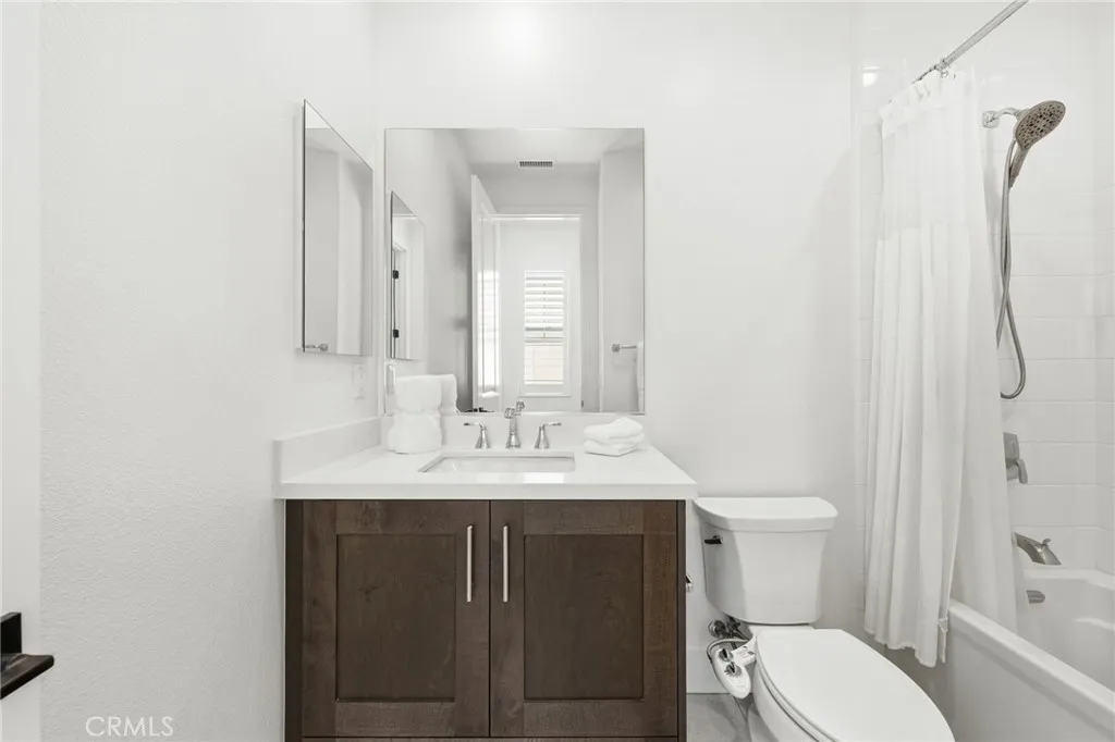 On-Suite Bathroom 5 on Floor 2