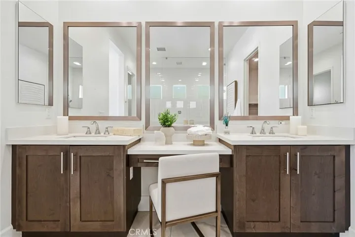 Primary Master On-Suite Bathroom 1 on Floor 1