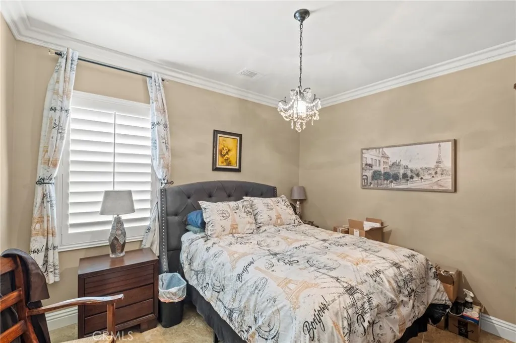 guest bedroom with Walkin closet.