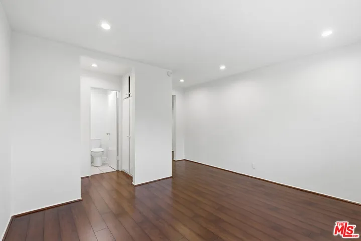 2940 N Verdugo Road 305, Glendale, California 91208