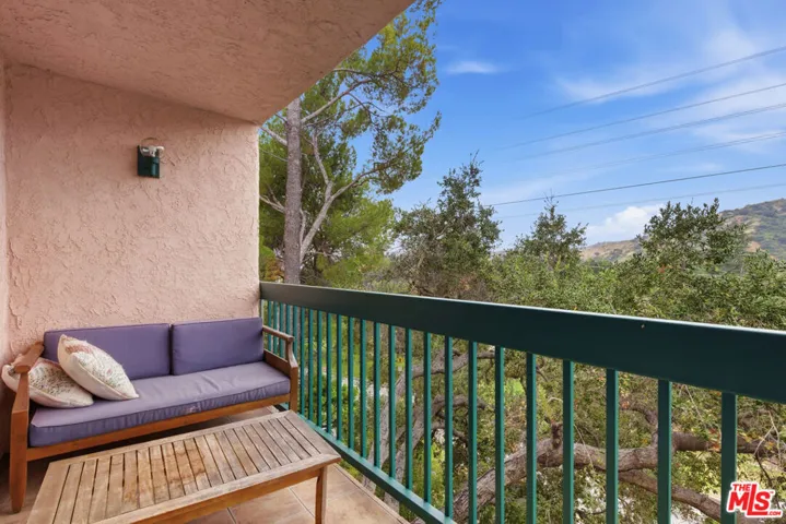 2940 N Verdugo Road 305, Glendale, California 91208