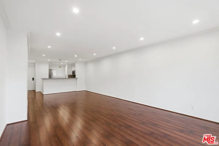 2940 N Verdugo Road 305, Glendale, California 91208