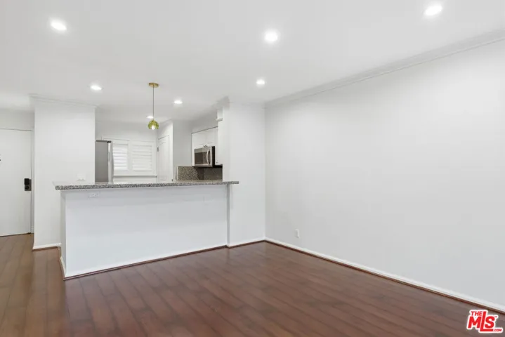 2940 N Verdugo Road 305, Glendale, California 91208