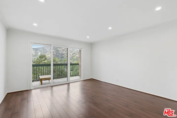 2940 N Verdugo Road 305, Glendale, California 91208