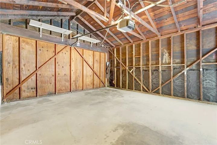 Oversized 1 car garage
