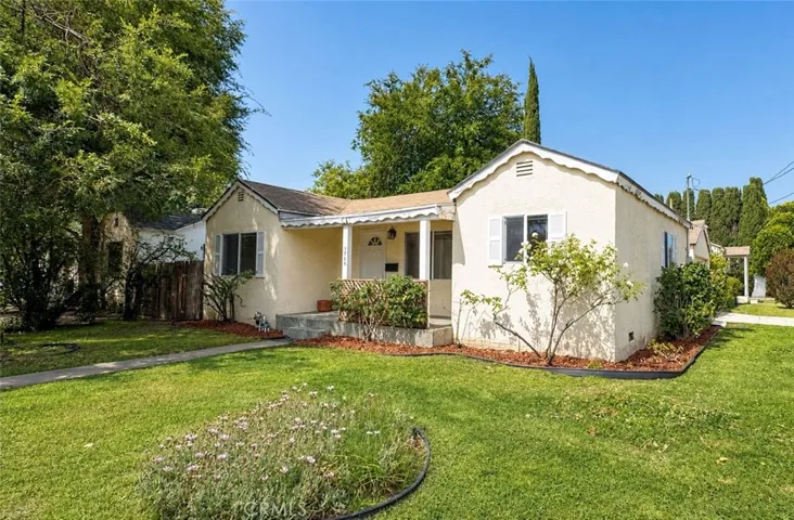 5759 Hazeltine Ave. Sherman Oaks, CA - Duplex
2-Houses-On-A-Lot
