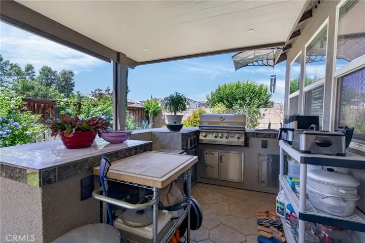 beautiful custom BBQ complete with 2 deep burners