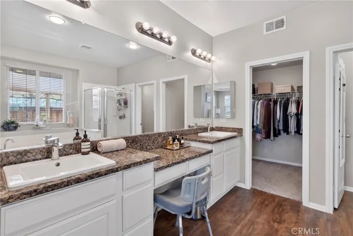 downstair main ensuite
