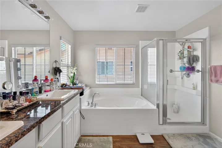 upstairs main ensuite