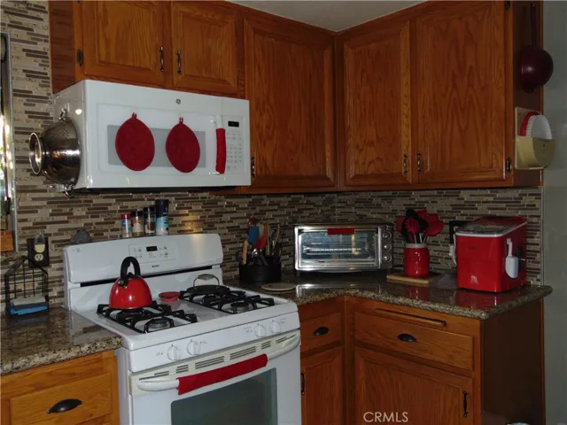 free standing gas range, with microwave. Tile back splash