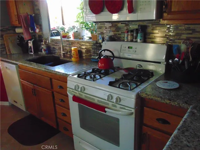 Dual black carbon fiber  sinks in kitchen