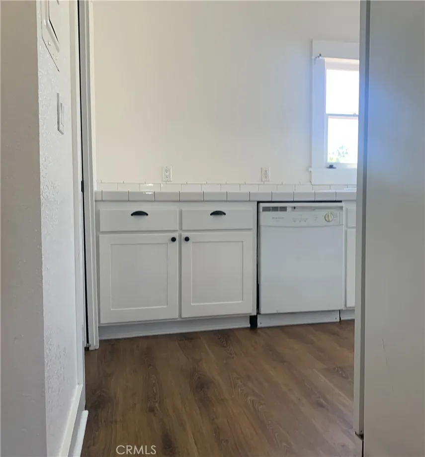2626 Upper Unit kitchen