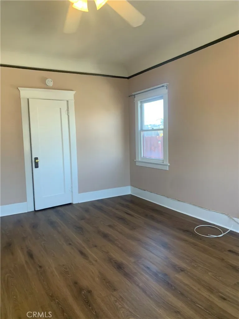 2626 Upper Unit living room