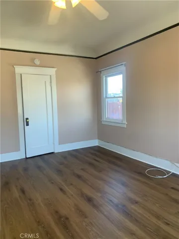 2626 Upper Unit living room