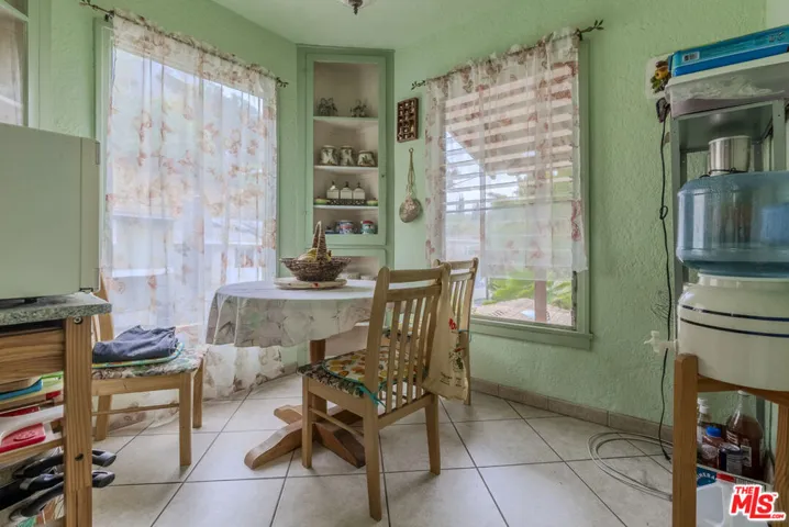 BREAKFAST NOOK