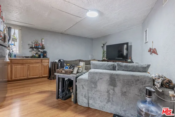 BOTTOM FLOOR ROOM - PIC 2