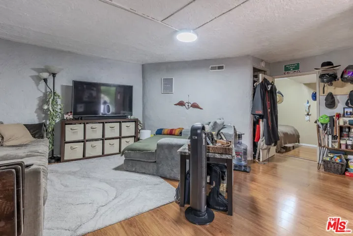 BOTTOM FLOOR ROOM